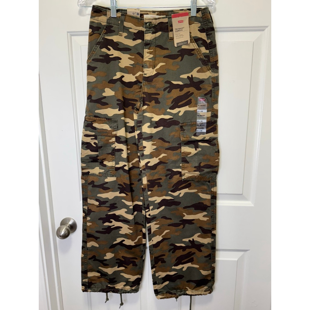 Women's Levi's Camouflage '94 Baggy Cargo Pants Size 25 - Picture 2 of 8